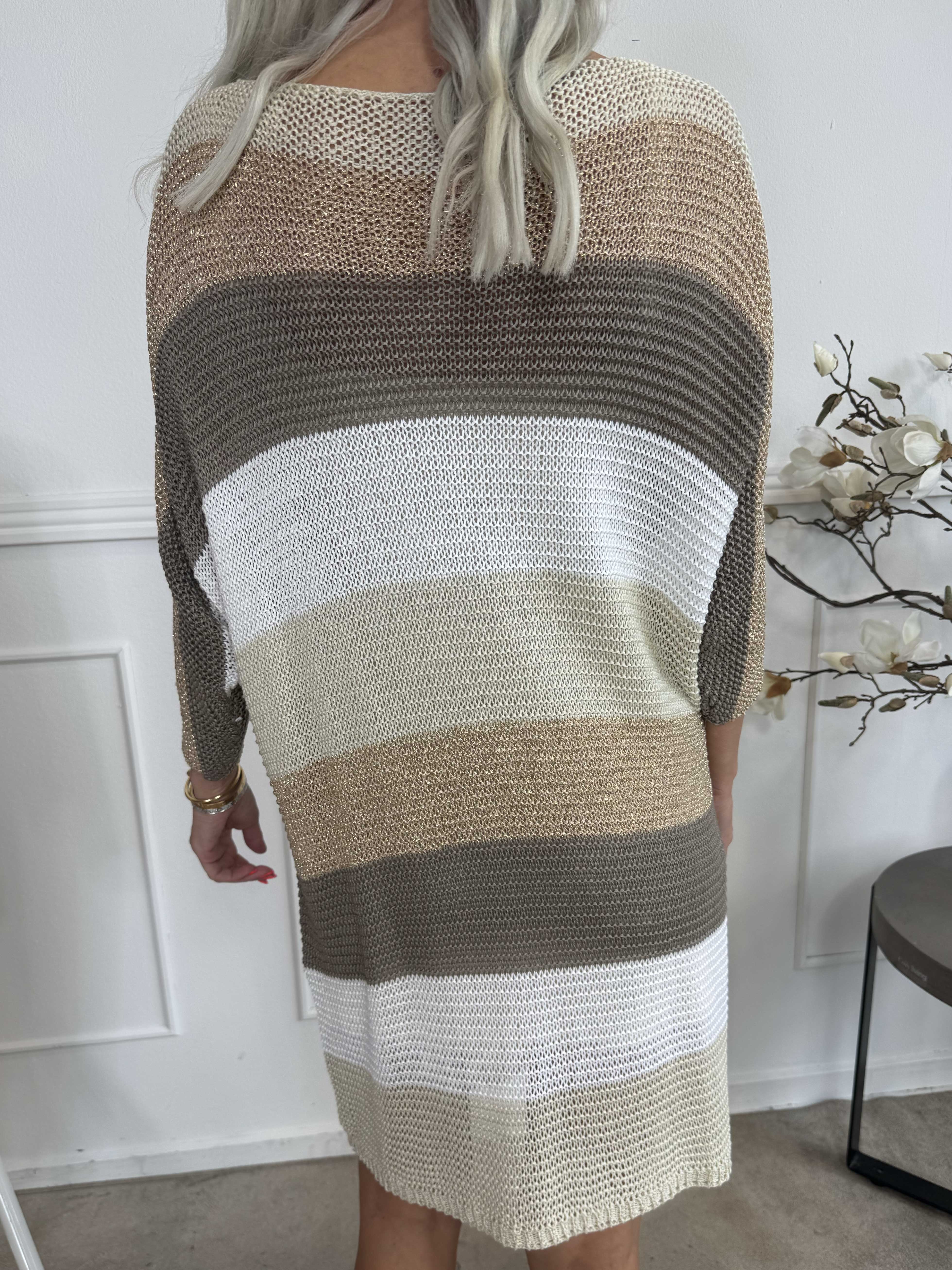 Nina Long - Randig stickad klänning med glittertrådar